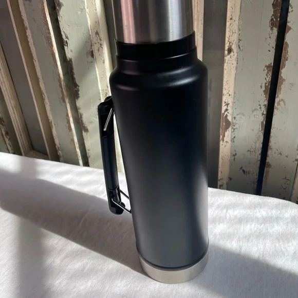 Stanley The Legendary Classic Bottle 2.0 Quart Thermos Insulated - Picture 9 of 12